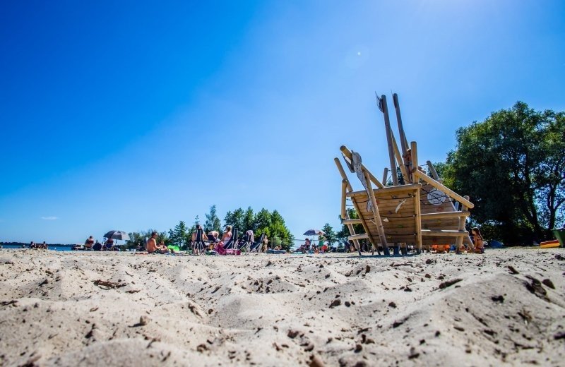 Vakantiepark bergumermeer speelboot 2